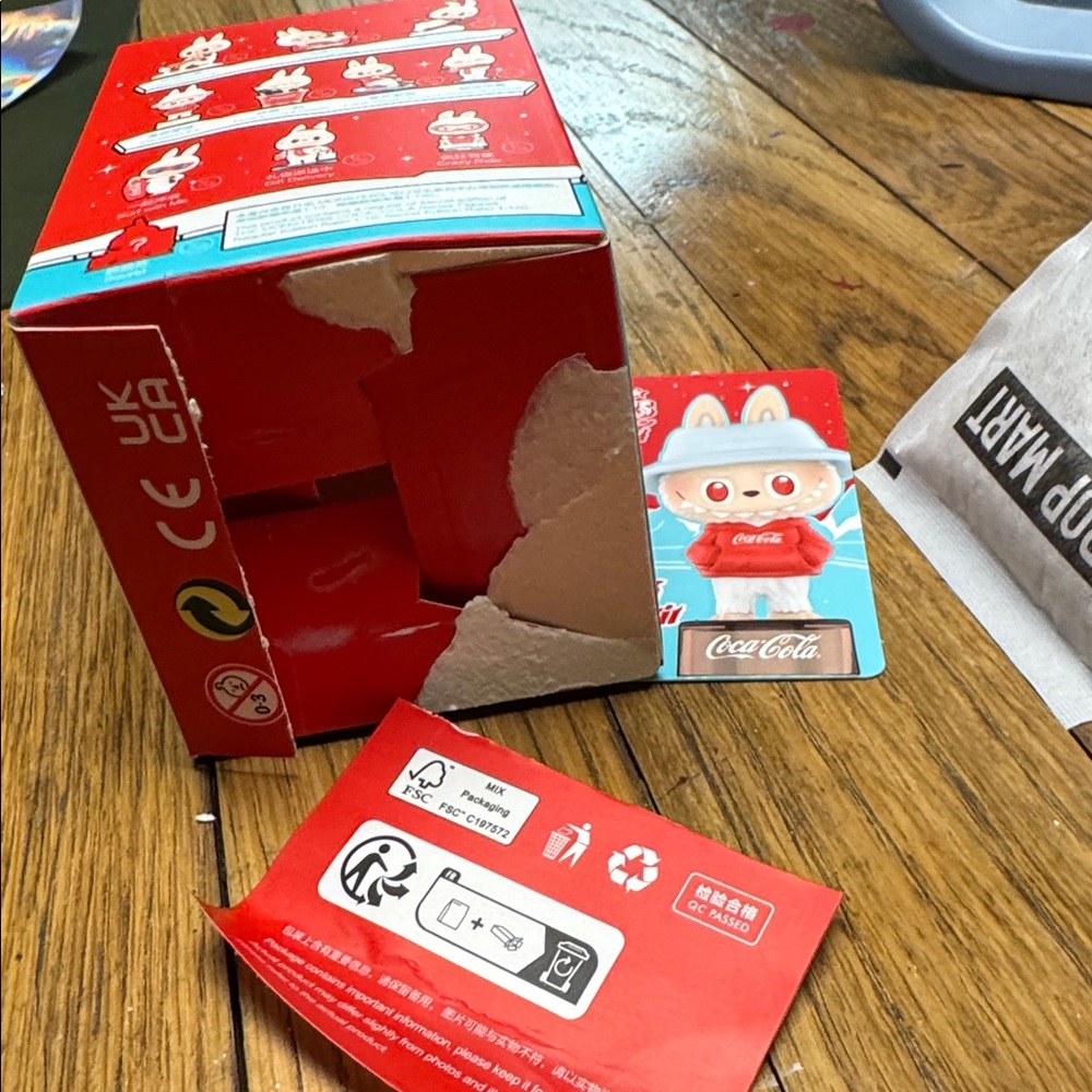 Coca-Cola The Monsters Vacation Fit Set with Red Box
Opened box - Picture 3 of 3